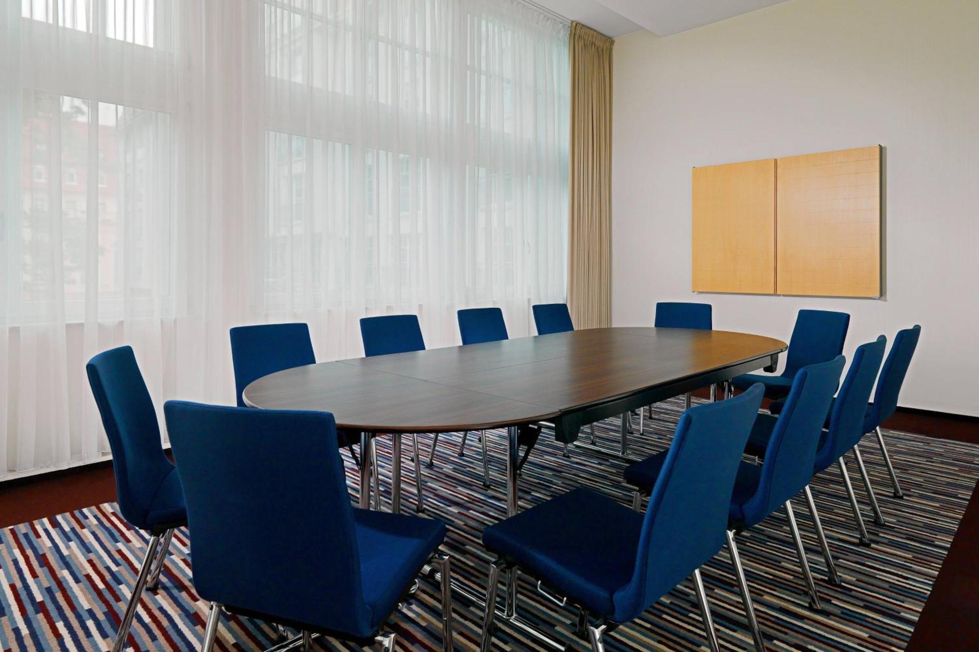 Sheraton Sopot Hotel Kültér fotó A typical boardroom