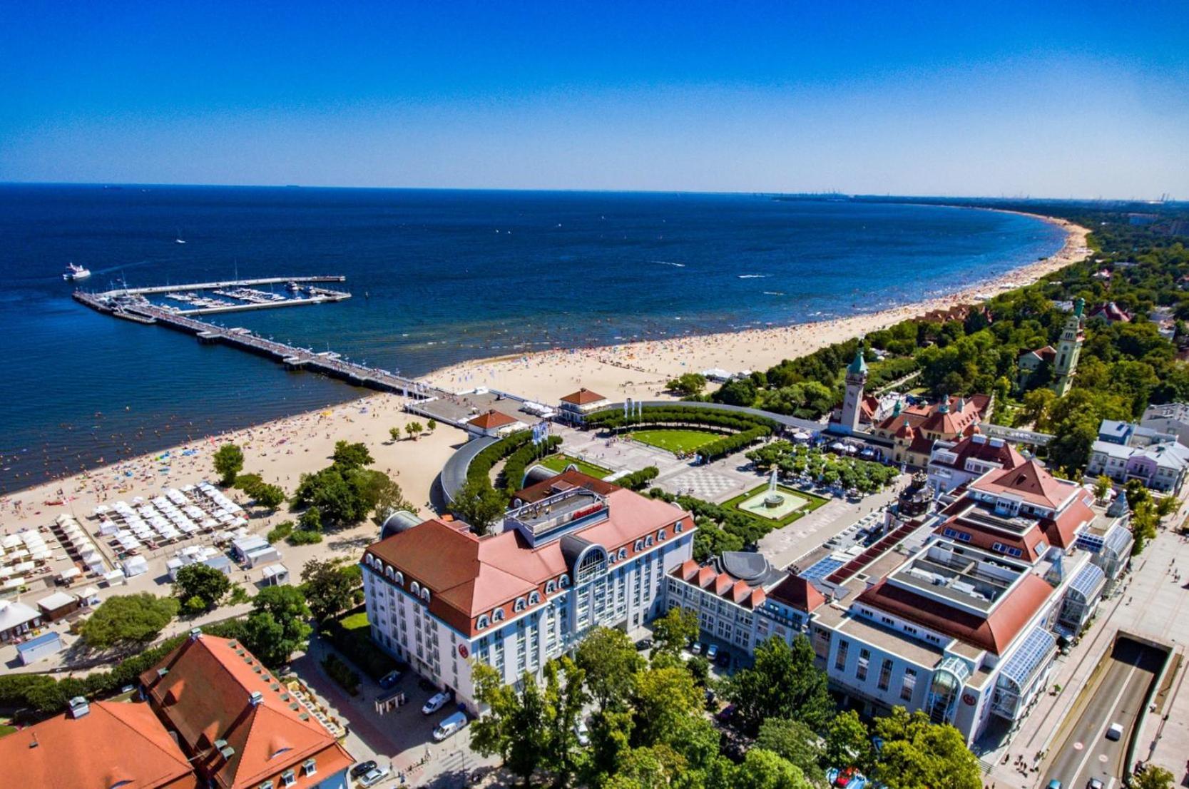 Sheraton Sopot Hotel Kültér fotó Aerial view of the Baltic Sea at Pärnu, Estonia